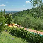 Apartment With Terrace And Pool Near Lucca