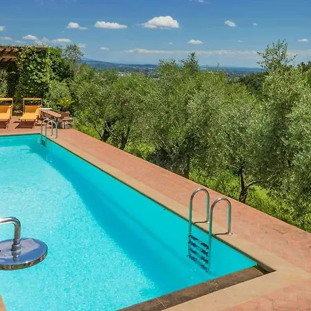 With Terrace And Pool Near Apartmán