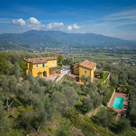 Apartmán With Terrace And Pool Near *