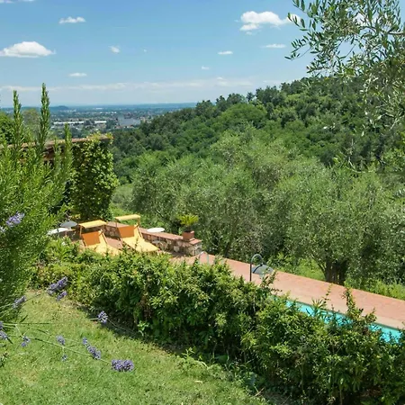 Apartmán With Terrace And Pool Near Lucca